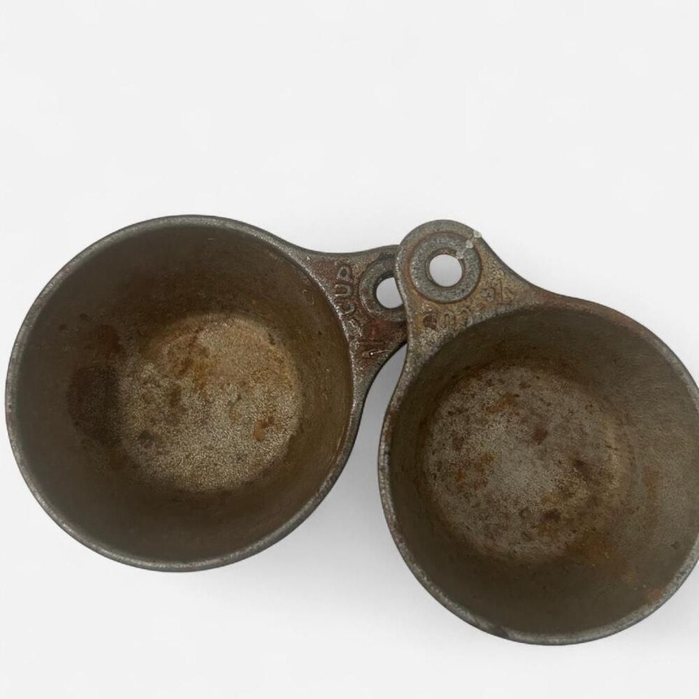Vintage Americana Style measuring Cups